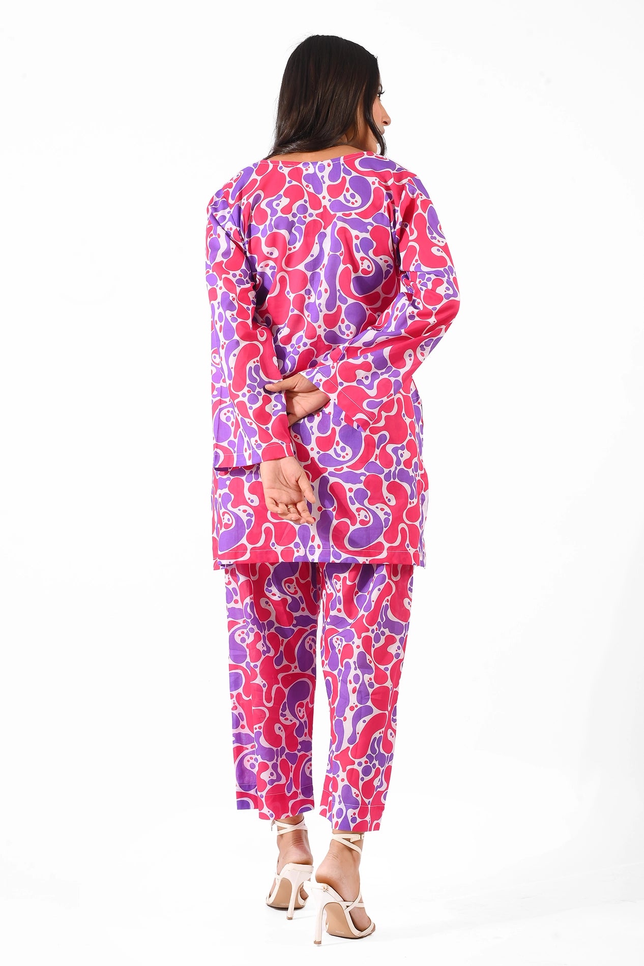 Rear view of a two-piece outfit featuring a dynamic pink and purple design. BOLDSTEP BOLDSTEP.PK